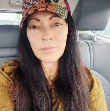 I did it. After the pain of the left foot last week I said to myself “I  will never do the other foot as long as I live”. Then I started thinking