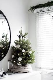Simple Minimalist Christmas Decor Ideas Styleheap Com In 2020 Minimalist Christmas Decor Minimalist Christmas Tree Minimalist Christmas