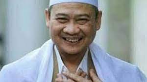 Abuya uci adalah putra dari alm abuya dimyathi cilongok, seorang kiai yang sangat disegani oleh masyarakat banten. Nlkpikif1ajl5m