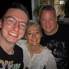 🎉 Happy Birthday to our Producer Chris 🎂🥂🎉 Cheers! :-D