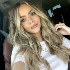 Destiny Thompson's Instagram, Twitter & Facebook