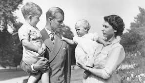 But at the end of the when the queen is at balmoral, children, grandchildren and great grandchildren come to visit her. Queen Elizabeth Insisted All Royal Children Bow To Her Report