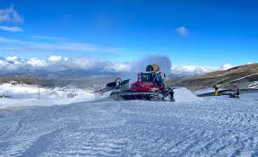 Goed nieuws voor de skiliefhebbers! De eerste (9 van de 23) liften in de  Sierra Nevada zijn geopend. Er ligt poedersneeuw, 20-40 cm in het hoge  deel. De actuele situatie kan je