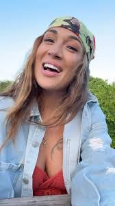 Heather Carman's Instagram, Twitter & Facebook