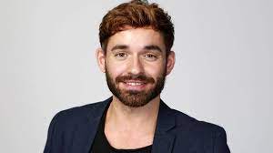 Daniel küblböck (born 27 august 1985) is a contestant on deutschland sucht den superstar, who finished 3rd on the first season of the competition. Daniel Kublbock Das Steckt Hinter Dem Verschwinden Von Seiner Oma