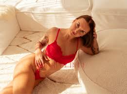 Evie Jones independent private escort - Scarlet Blue