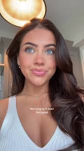 Hope Waites's Instagram, Twitter & Facebook