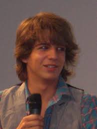 La serie, trasmessa da disney channel, ha superato i 65 episodi ed è stata adattata. Jacopo Sarno Wikipedia