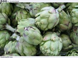 Questo approccio nutrizionale si basa su un ampio consumo di alimenti di origine vegetale come frutta, frutta a guscio, verdura, legumi, pesce, e soprattutto di olio extravergine di oliva (che aiuta ad abbassare i livelli di colesterolo totale e colesterolo cattivo), e su un basso consumo di carni rosse e grassi saturi. Abbassare Il Colesterolo Dieta Stile Di Vita Farmaci E Rimedi Naturali
