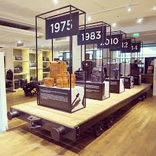 Le Bon Marche Rive Gauche On Instagram Preparez Vos Vacances La Collection Evenement En Edition Limitee Tu Window Display Retail Acne Store Window Display