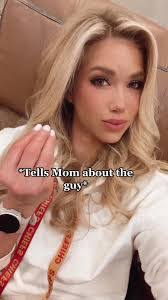 Evelyn Hunt's Instagram, Twitter & Facebook