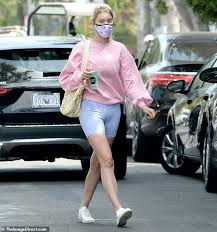 At the age of 16, she won a modeling contest in prague, which inspired her to move to paris. Freedomroo Elsa Hosk Looks Slender On Her Way To The Gym After Celebrating Her First Cover Since Giving Birth Australiannewsreview