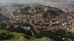 Kütahya is a city in western turkey with 237,804 inhabitants, lying on the porsuk river, at 969 metres above sea level. Kurtarma Kazisi Baslatilan 72 Burclu Kutahya Kalesi Nde Frig Kalintilari Aranacak
