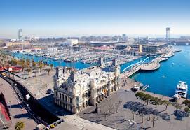 Барселона лежить на частині узбережжя середземного моря (кат. Dostoprimechatelnosti Barselony Top 30 Mnogo Foto