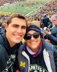 𝙋𝙖𝙞𝙣 𝙄𝙨 𝘼 𝘽𝙞𝙜𝙜𝙚𝙧 𝙈𝙤𝙩𝙞𝙫𝙖𝙩𝙤𝙧 𝙏𝙝𝙖𝙣 𝙋𝙡𝙚𝙖𝙨𝙪𝙧𝙚…  This is a concept that took me a long time to learn. For most of my life, I  avoided pain because it was…painful lol. I