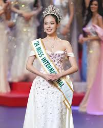 Điểm chung thú vị của hai chiếc vương miện mà Hoa hậu Thanh Thủy đang sở hữu