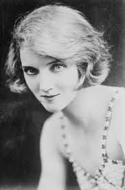 Frisuren 2020 victoria beckham kurze haare victoria beckham victoria beckham tochter harper hat dieselbe frisur wie mama web de von pixie auf bob im september 2009 waren die haare schon wieder bis über victoria beckhams ohren gewachsen. Bob Frisur Wikipedia