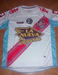 aɾseˈnal ˈfuðβol ˈkluβ), usually referred as arsenal de sarandí aɾseˈnal de saɾanˈdi, or simply arsenal, is an argentine sports club from the sarandí district of avellaneda partido, greater buenos aires. Arsenal De Sarandi Away Football Shirt 2014 2015
