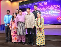 You may find the address of datuk nur jazlan bin tan sri mohamed 's office or service center here. Rumah Terbuka Aidilfitri 2016 Yb Datuk Nur Jazlan Bin Mohamed Timbalan Menteri Dalam Negeri I Di Kompleks Tan Sri Mohamed Rahmat Johor Bharu Johor Pada 17 Julai 2016