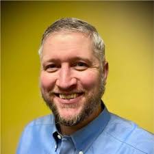 Congratulations to Janelle Harvey, Operations Manager, and Martin Lara,  Personal Service Manager, for graduating from Western CUNA Management  School!