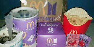 Ingin mengubah foto sendiri menjadi stiker whatsapp? Bts Army Menyerbu Mcd Bts Meal Bungkusnya Aja Laku Kok Software Konter Pulsa Gratis