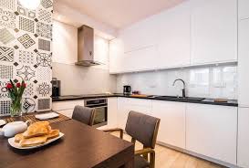 Arbeitsplatten Fur Die Kuche 50 Ideen Fur Material Und Farbe Kuchenschrankemalenideen Kuchenschrankedesignschran In 2020 Moderne Kuche Haus Kuchen Arbeitsplatte