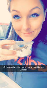 Why is my leopard gecko trying to itch its eye?