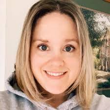 Maura Bennett's Instagram, Twitter & Facebook