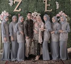45 model kebaya brokat modern pesta terbaru 2019 fashion remaja. 100 Inspirasi Model Baju Gamis Brokat Terbaru 2019 Kekinian Dan Modern Wikipie Co Id Pakaian Pengiring Pengantin Pengantin Muslim Pengantin Wanita