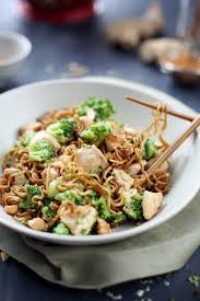 Nouilles Soba Sautees Au Poulet Brocoli Gingembre Et Noix De Cajou Chefnini Recette Nouilles Soba Nouilles Poulet Brocoli