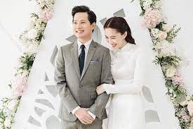 Chú rể là doanh nhân, làm trong lĩnh vực xây dựng. Hoa Háº­u Ä'áº·ng Thu Tháº£o Báº¥t Ngá» Lam ThÆ¡ TrÆ°á»›c Ngay Ä'am CÆ°á»›i