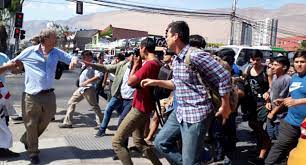 El ex candidato presidencial, josé antonio kast, fue agredido en la ciudad de iquique. Jose Antonio Kast Fue Insultado Escupido Y Empujado En La Unap De Iquique Epicentro Chile