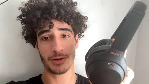 Amazon.com: Sony WH-1000XM4 Wireless Noise Canceling Overhead Headphones  with Mic for Phone-Call, Voice Control, Black, with USB Wall Adapter and  Microfiber Cleaning Cloth