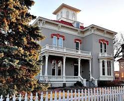 Brthe 1869 Italianate House Of Thomas P Kennard Is Now The Nebraska Statehood Memorial It Is The Oldest Hou Victorian Homes Building Design Homeowners Guide