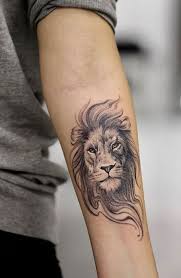 20 Wilde Lowentattoos Fur Manner In 2020 Tribal Lion Tattoo Mens Lion Tattoo Tattoos For Guys