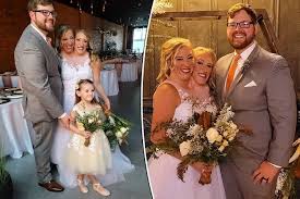 They Deserve Happiness”: Conjoined Twins Abby And Brittany Seen In Rare  Photo With Abby's Husband.....see more  https://www.boredpanda.com/conjoined-twins-abby-and-brittany-hensel-share-new-photo-of-themselves/?utm_source=threads5&utm_medium  ...