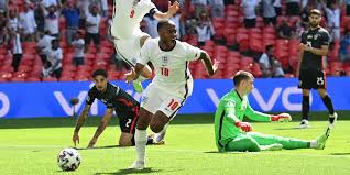 La croatie tente de venir inquiéter la défense anglaise mais c'est très statique. Euro Ce Qu Il Faut Retenir De La Victoire De L Angleterre Sur La Croatie