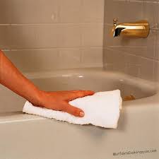 Banyo musluğundaki kireç kalıntılarını temizleyemiyorum: Banyo Fayanslarindaki Kirec Nasil Temizlenir Ev Temizliginin Sirlari