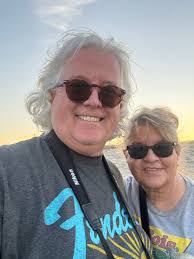 Mandy Edmundson's Instagram, Twitter & Facebook