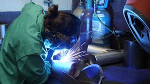 The average welder ii salary in the united states is $49,677 as of june 28, 2021, but the range typically falls between $44,078 and $56,527.salary ranges can vary widely depending on many important factors, including education, certifications, additional skills, the number of years you have spent in your profession. Women In Welding Interview With Sue Silverstein