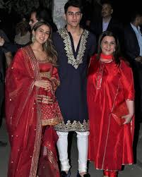 Sara Ali Khan Enjoys A Blissful Diwali With Her Mother Amrita Singh Brother Ibrahim Ali Hungryboo Indian Designer Outfits Bollywood Fashion Sara Ali Khan