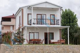 Prefabrik evin de, çelik evin de tasarımları, işçilik maliyetleri, malzemeleri oldukça uygundur. Prefabrik Ev Omru Ve Kullanim Suresi Ne Kadar Villa Yapi Prefabrik Prefabrik Ev Fiyatlari