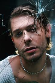 Sam Williams Connects Rich Country Roots With Modern Perspective On  'Glasshouse Children' [Interview]