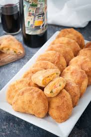 Camarão Com Pão Alvin E Os Esquilos Portuguese Shrimp Croquettes Rissois De Camarao These Delicious Portuguese Morsels Of Savoury Pastry Are Full Of Shrimp And Portuguese Recipes Recipes Food