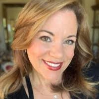 Shelly Devries's Instagram, Twitter & Facebook