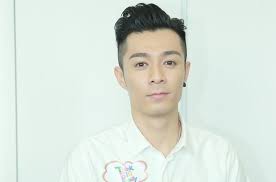 周柏豪（pakho chau pak ho，1984年11月12日－），香港歌手、作曲人及演員。曾任游泳教練、鋼琴老師及陳光榮錄音室工程師等。十八歲時開始成為starz track旗下兼職模特兒，曾經為多個品牌擔任模特。 é«˜æ¸…å'¨æŸè±ª Pakho Chau Pak Ho å›¾ç‰‡ ä¸‡ä½³æŸ¥