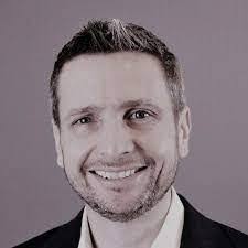 Elliot Shelton's Instagram, Twitter & Facebook