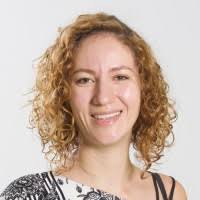 1300+ profilů „Deac“