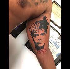 Negative Space Tattoos Are Rad Yashan Did A Fantastic Job Can You Guess Who S Portrait This Is Comment Below Negative Space Tattoo Life Tattoos Tattoos