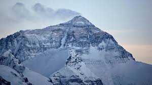 Everest expedition in tibet side has become more popular among the mountaineers to make their dream. Hochster Berg Der Welt Mount Everest Ist Hoher Als Gedacht Tagesschau De